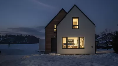 Mala kuća u Ravnoj Gori, prizemlje i kat u snijegu