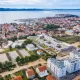 Pogled iz zraka na zgrade i Zadar