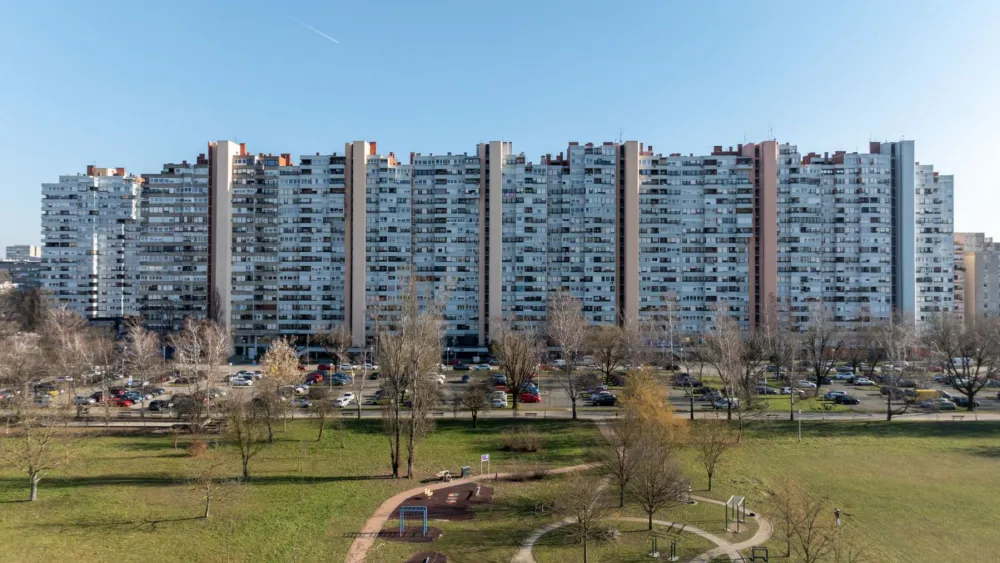 Mamutica, stambeno naselje Travno, Zagreb