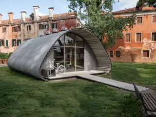 Essential Homes Research Project, prototip kuće izložen u Veneciji