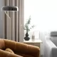 Fotelja i lampa u dnevnoj sobi