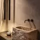 Kameni umivaonik u kući IPause